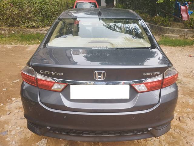 https://images10.gaadi.com/usedcar_image/4642426/original/processed_097ea9f4ff53353a9ba7f3b3f48930ed.jpg?imwidth=6401