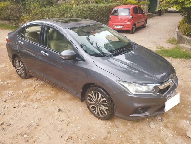 https://images10.gaadi.com/usedcar_image/4642426/original/processed_108da54f39e1d99a0c2128aeb844b566.jpg?imwidth=6400