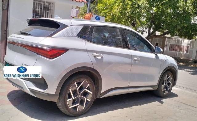 https://images10.gaadi.com/usedcar_image/4642452/original/processed_b4c72991a305e1b78b63585a05321f96.jpeg?imwidth=6402