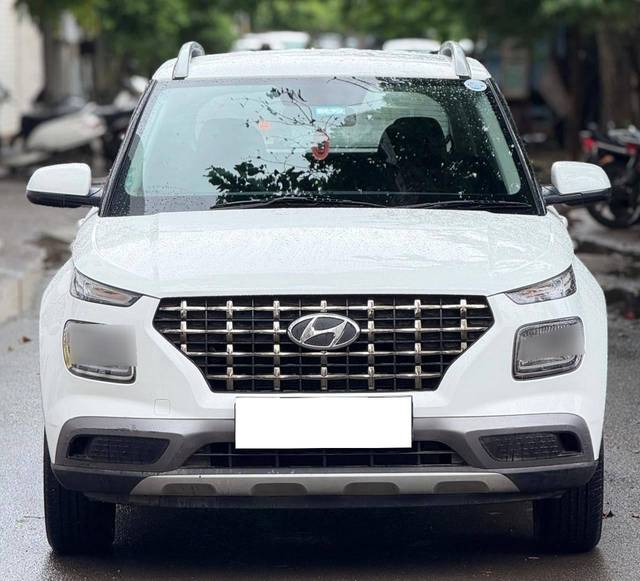 https://images10.gaadi.com/usedcar_image/4642487/original/processed_226353f2a411ca02804597e439e86c5b.jpg?imwidth=6402