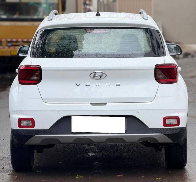 https://images10.gaadi.com/usedcar_image/4642487/original/processed_a3343294cb4d87130463b21c6cfb37f7.jpg?imwidth=6401