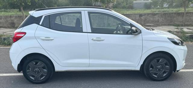 https://images10.gaadi.com/usedcar_image/4642534/original/d52c4a7fadbeee7f8e2012426e1417ff.jpg?imwidth=6401
