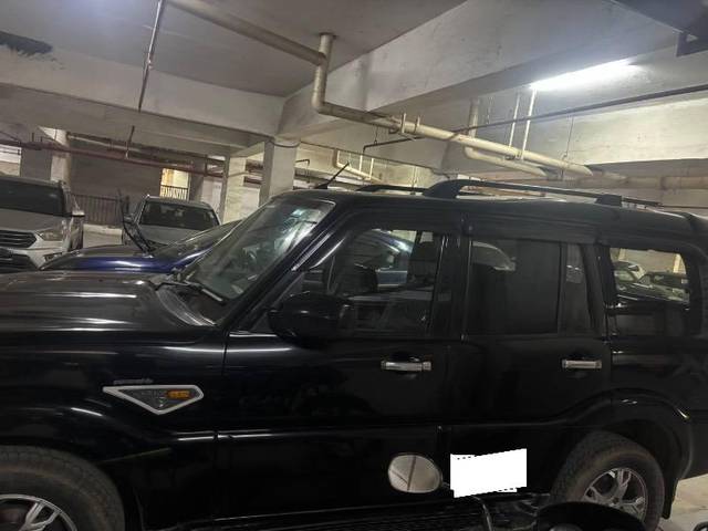 https://images10.gaadi.com/usedcar_image/4642543/original/processed_e54cf842-0520-42ca-8bd6-6447e5baf7f7.jpeg?imwidth=6400