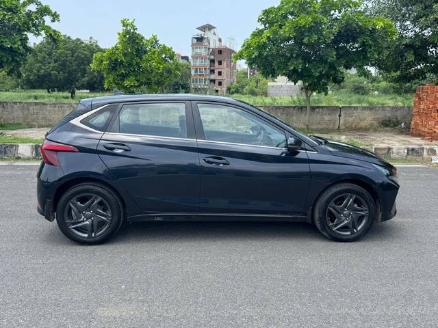 https://images10.gaadi.com/usedcar_image/4642558/original/processed_5911d40c4cfc33b0bf6cf8413f11a069.jpg?imwidth=6401