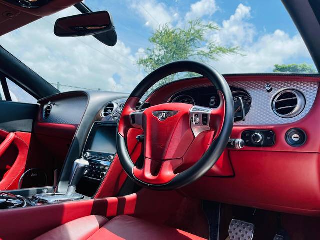https://images10.gaadi.com/usedcar_image/4642564/original/processed_1a13dcb7c2f39e0248034c4161fa83a8.jpg?imwidth=6401