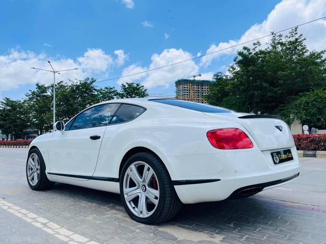 https://images10.gaadi.com/usedcar_image/4642564/original/processed_1b7e739fa3c57bb450d6e1c97258b2bd.jpg?imwidth=6402