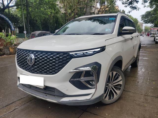 https://images10.gaadi.com/usedcar_image/4642567/original/processed_b996cd7cecde348954dee6164d3ea142.jpg?imwidth=6402