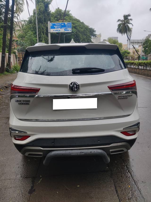 https://images10.gaadi.com/usedcar_image/4642567/original/processed_c2ddc67e61a0724ced1e6a714b5c92f4.jpg?imwidth=6401