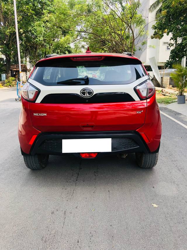 https://images10.gaadi.com/usedcar_image/4642592/original/processed_6bdfdc8531fc3b689c81fcb00af827e5.jpg?imwidth=6402