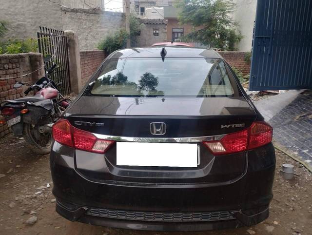 https://images10.gaadi.com/usedcar_image/4642598/original/processed_88f8b79fcdad55658712b8f2024a8d1e.jpg?imwidth=6402