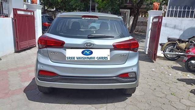 https://images10.gaadi.com/usedcar_image/4642618/original/processed_40fd02d537e69ac24d44b5f5a7ed95fc.jpeg?imwidth=6401