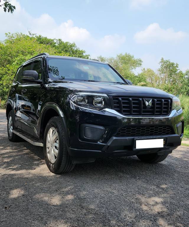 https://images10.gaadi.com/usedcar_image/4642681/original/processed_1bc4ba02d1afffabf5d35f75c8e44cf4.jpg?imwidth=6400