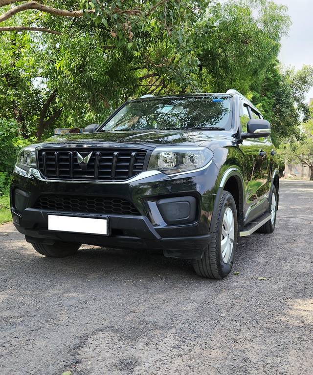https://images10.gaadi.com/usedcar_image/4642681/original/processed_4c9bcbf344bc54061004a569f21314f4.jpg?imwidth=6402