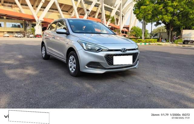 https://images10.gaadi.com/usedcar_image/4642685/original/processed_d24fc32f5ef32727067ad8220be2d42f.jpg?imwidth=6400