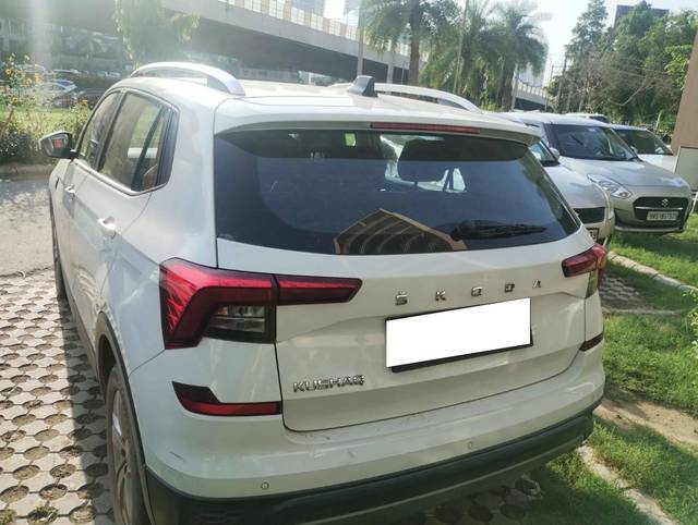 https://images10.gaadi.com/usedcar_image/4642693/original/processed_42e0ca511808214812d7fd017546e20c.jpg?imwidth=6402