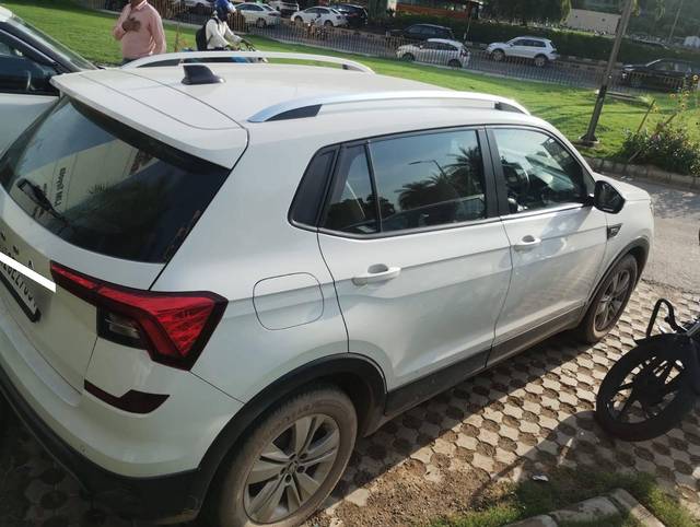 https://images10.gaadi.com/usedcar_image/4642693/original/processed_74c76c5f6d9da8d6696c6b1c9d28ac6d.jpg?imwidth=6401