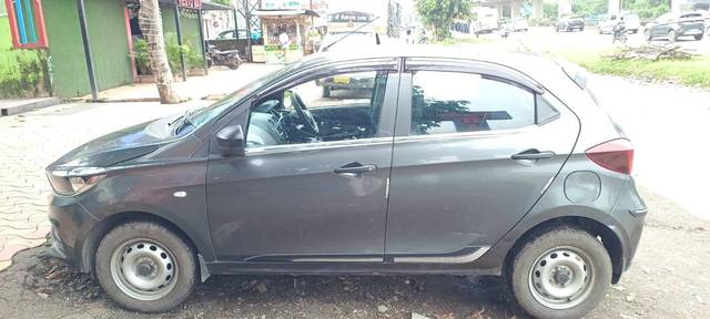 https://images10.gaadi.com/usedcar_image/4642699/original/processed_ee2f55b11a8b07bcf16f81581e6d19e8.jpg?imwidth=6402