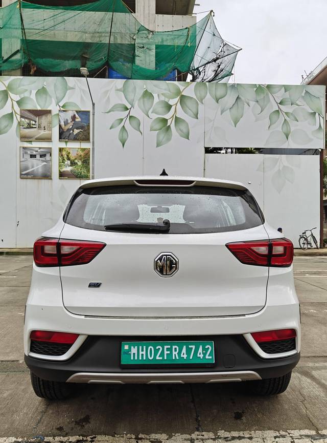 https://images10.gaadi.com/usedcar_image/4642701/original/processed_ce14e8fbd61228efd27ab35ece918b99.jpg?imwidth=6402