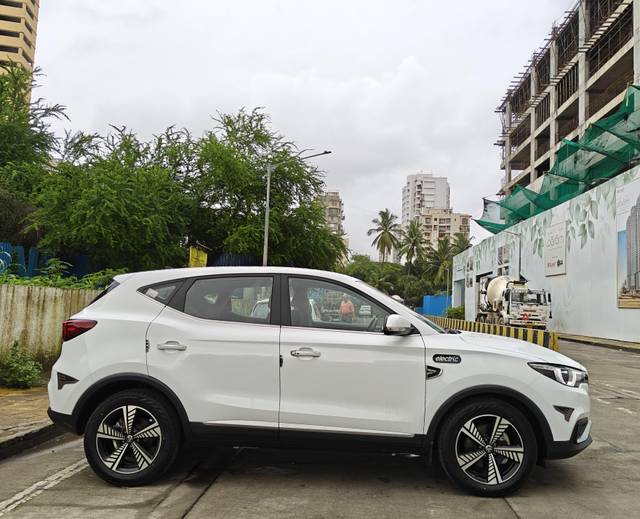 https://images10.gaadi.com/usedcar_image/4642701/original/processed_ed38d0f596b10b9335fc600eadebed2f.jpg?imwidth=6401