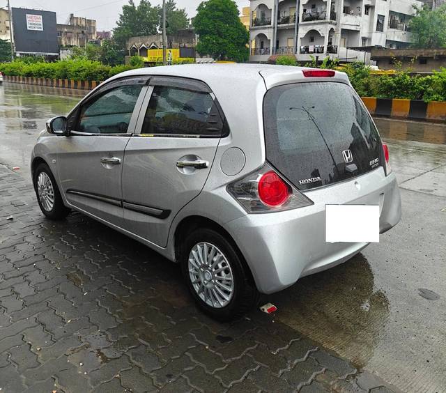 https://images10.gaadi.com/usedcar_image/4642711/original/processed_d8738fca2b781678fc32ca30dc55b05f.jpg?imwidth=6402