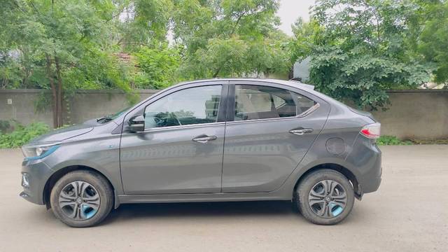 https://images10.gaadi.com/usedcar_image/4642713/original/processed_e4af1a5c-7b1c-4d8e-83e0-9417cc263ced.jpeg?imwidth=6402