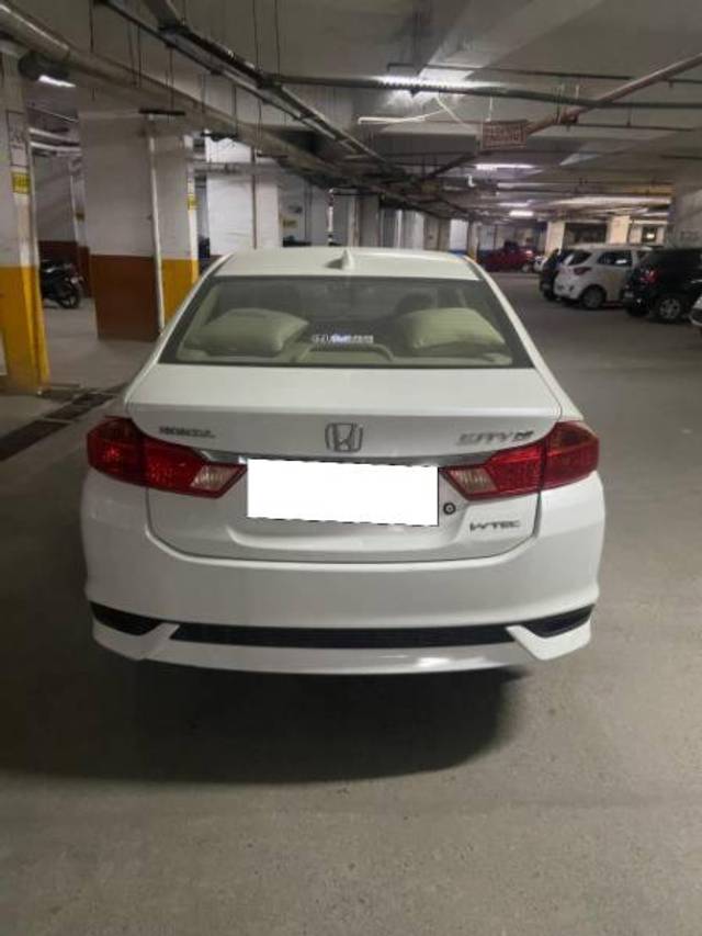 https://images10.gaadi.com/usedcar_image/4642827/original/processed_c537633a-9b38-46b6-8008-6cf2e34f2090.jpg?imwidth=6401