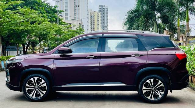 https://images10.gaadi.com/usedcar_image/4642890/original/processed_352c4f1a-d3e4-408d-a67b-82dc6dace917.jpg?imwidth=6402