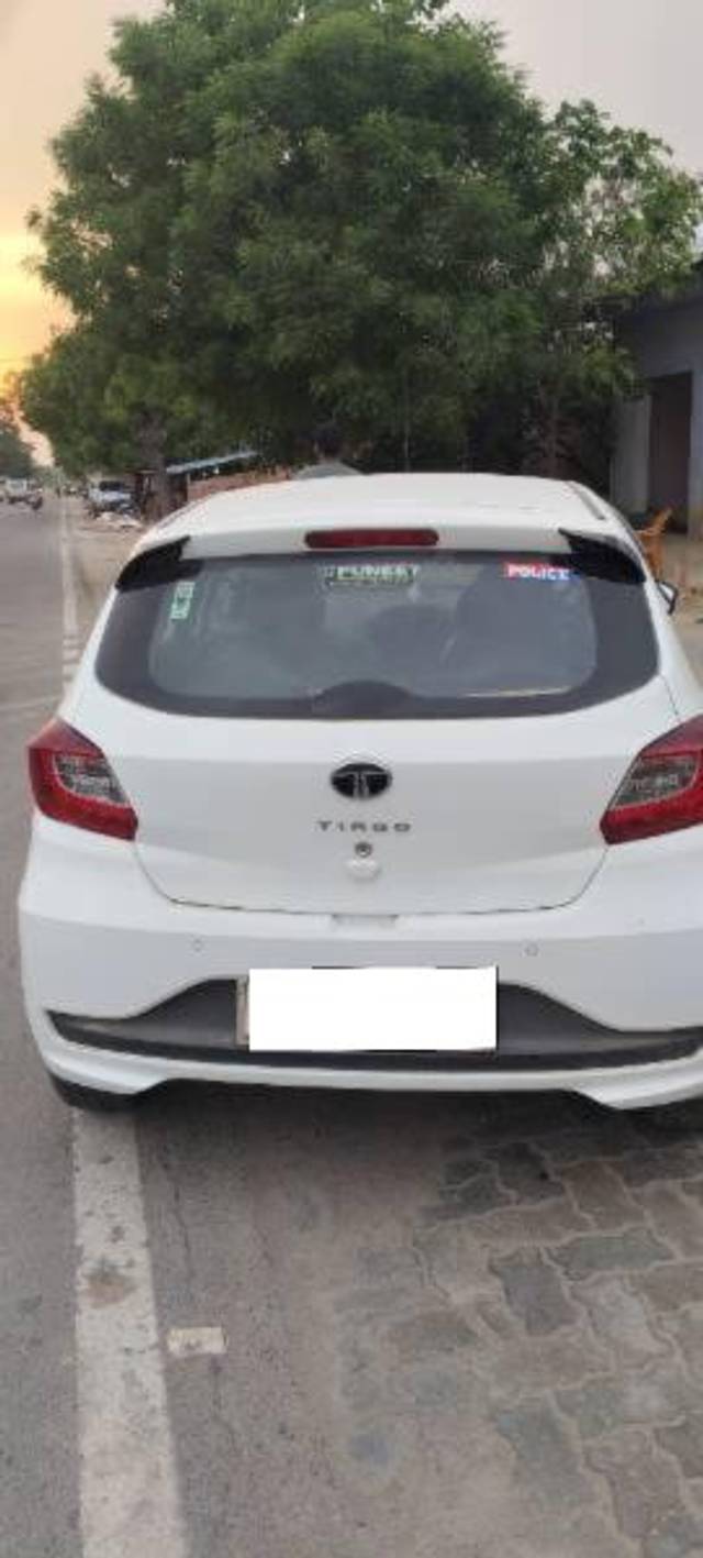 https://images10.gaadi.com/usedcar_image/4642910/original/processed_6e6aa288-dabc-41f0-b8bf-4607740e1815.jpg?imwidth=6401