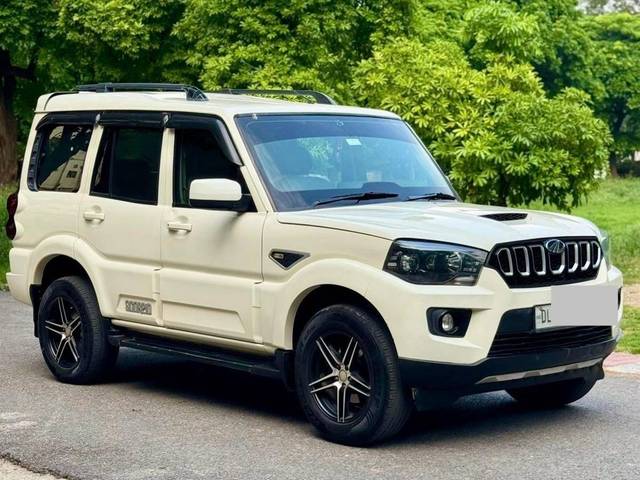 https://images10.gaadi.com/usedcar_image/4642976/original/processed_2452edf7a0cd0e525620b77e5dea1a2c.jpg?imwidth=6400
