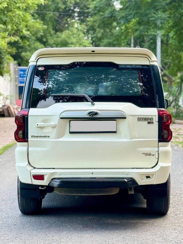 https://images10.gaadi.com/usedcar_image/4642976/original/processed_a5056888055cca756f7c47d7e1b1d716.jpg?imwidth=6402