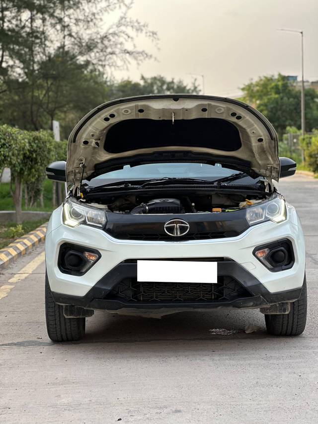 https://images10.gaadi.com/usedcar_image/4643029/original/processed_3d0374edd3bcf7c71c9149c7b1b826a0.jpg?imwidth=6401