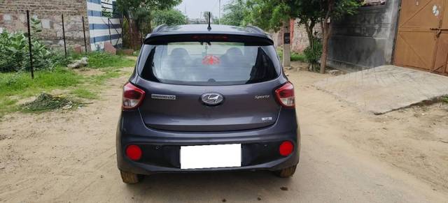 https://images10.gaadi.com/usedcar_image/4643126/original/processed_db1d7f0b-7265-4771-955a-7a02b0a0561f.jpg?imwidth=6402