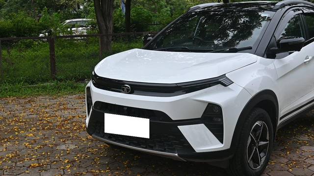 https://images10.gaadi.com/usedcar_image/4643132/original/processed_f27d071816a02191d2aec13c0fdc2476.jpg?imwidth=6402