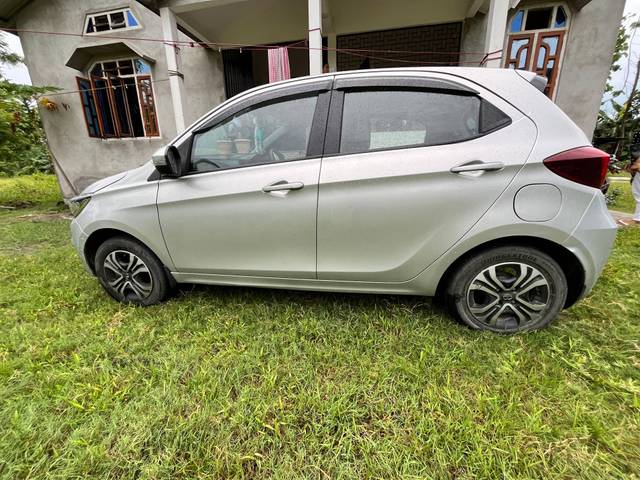 https://images10.gaadi.com/usedcar_image/4643186/original/processed_a0a15066-5dea-4070-8b52-b4cd743dbcbe.jpeg?imwidth=6402