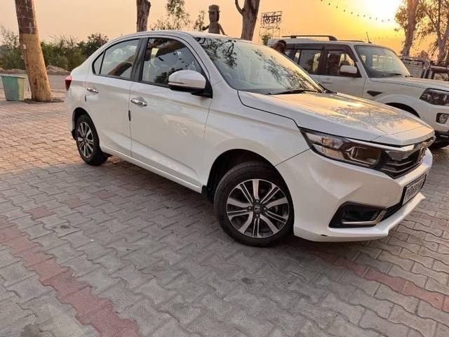 https://images10.gaadi.com/usedcar_image/4643187/original/processed_ac1cfa09-98a9-451e-bc18-9d38c7e8bb50.jpeg?imwidth=6400