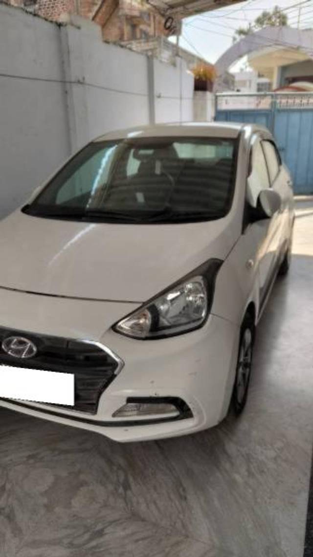 https://images10.gaadi.com/usedcar_image/4643299/original/processed_3ca276cb-e343-4a85-9332-f6e67e5acce3.jpg?imwidth=6400
