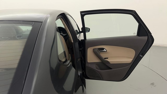 Second-hand 2016 Volkswagen Vento Petrol Highline AT for sale in New Delhi-23