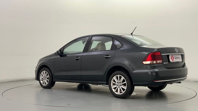 Second-hand 2016 Volkswagen Vento Petrol Highline AT for sale in New Delhi-5