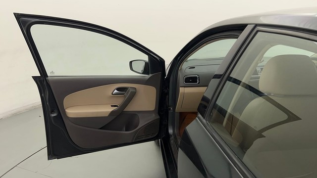 Second-hand 2016 Volkswagen Vento Petrol Highline AT for sale in New Delhi-28