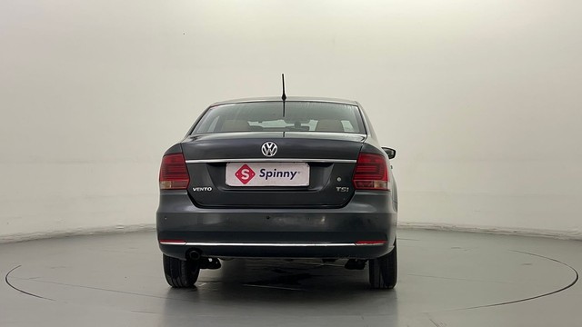 Second-hand 2016 Volkswagen Vento Petrol Highline AT for sale in New Delhi-4