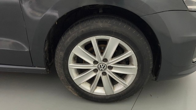 Second-hand 2016 Volkswagen Vento Petrol Highline AT for sale in New Delhi-17