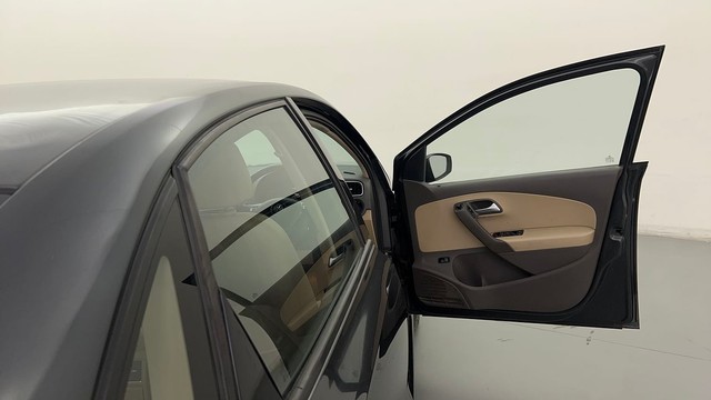 Second-hand 2016 Volkswagen Vento Petrol Highline AT for sale in New Delhi-16