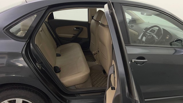 Second-hand 2016 Volkswagen Vento Petrol Highline AT for sale in New Delhi-29
