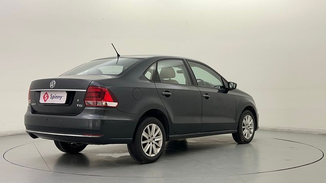 Second-hand 2016 Volkswagen Vento Petrol Highline AT for sale in New Delhi-3
