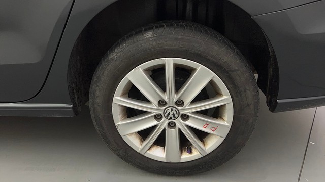 Second-hand 2016 Volkswagen Vento Petrol Highline AT for sale in New Delhi-19