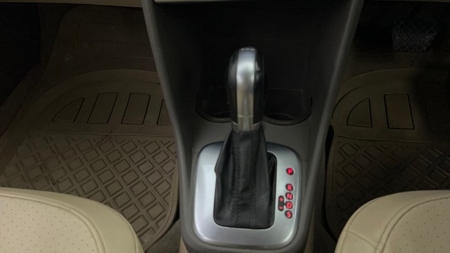 Second-hand 2016 Volkswagen Vento Petrol Highline AT for sale in New Delhi-12