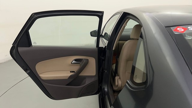 Second-hand 2016 Volkswagen Vento Petrol Highline AT for sale in New Delhi-31