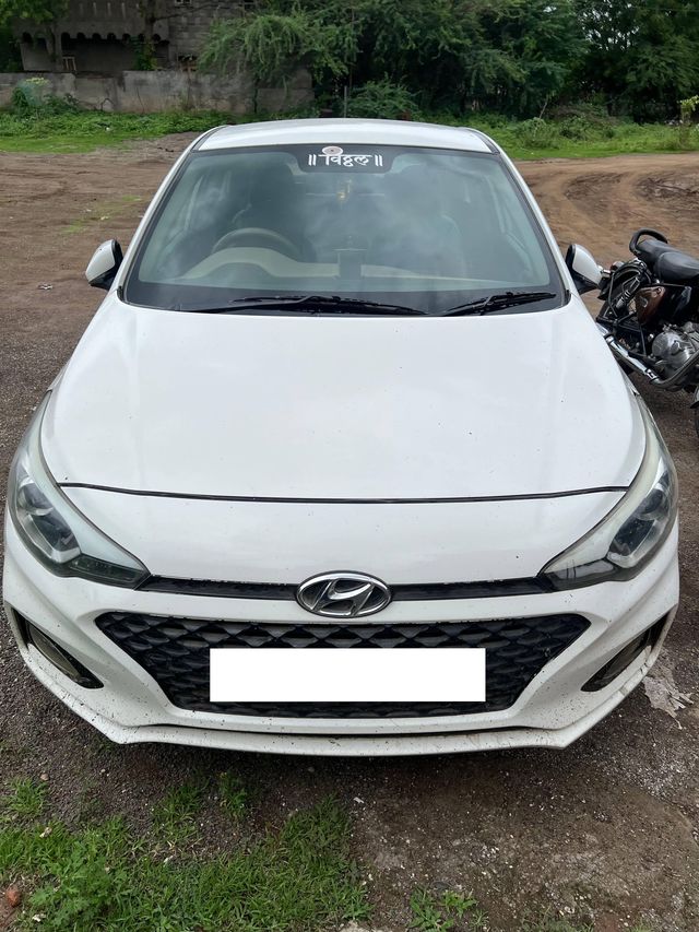 Hyundai i20 1.4 Asta Option Second-hand 2018 Hyundai i20 1.4 Asta Option for sale in Dhule