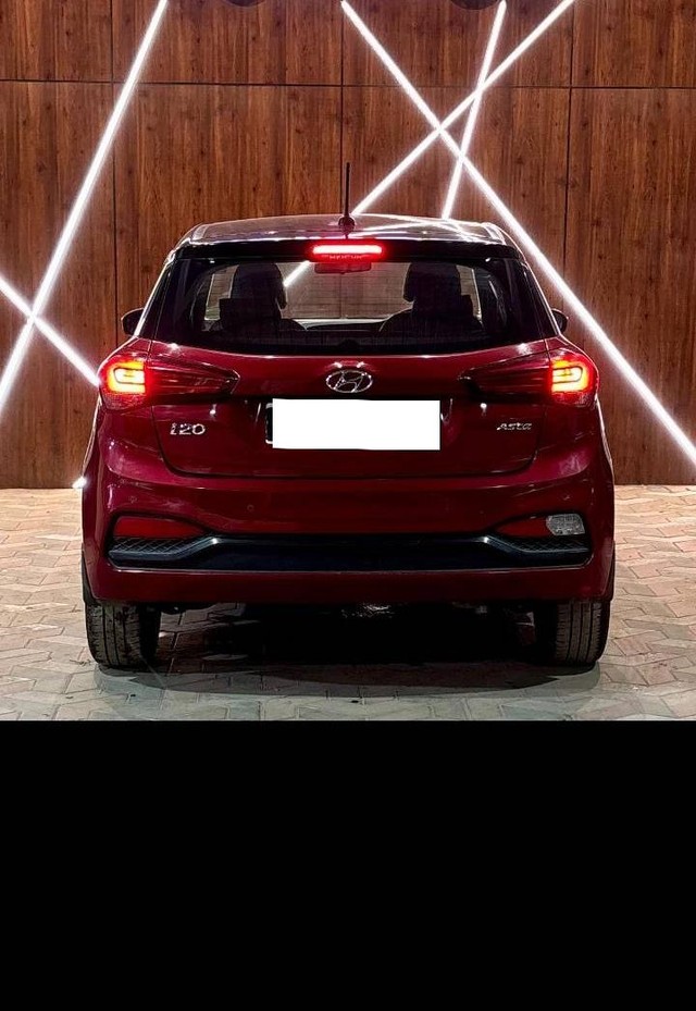Second-hand 2018 Hyundai i20 1.4 Asta Dual Tone for sale in Madurai-4