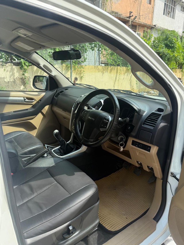 Second-hand 2018 Isuzu D-Max High for sale in New Delhi-12